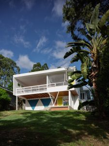Mid-century remodel in Brisbane: exterior