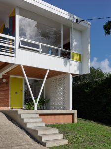 Mia-century remodel in Brisbane: entrance