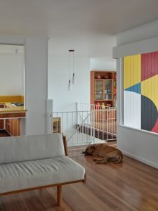 Mia-century remodel in Brisbane: living room