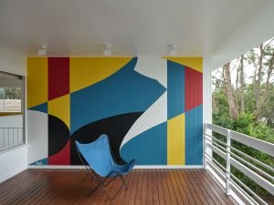 Mid-century remodel in Brisbane: kitchen in Brisbane: terrace