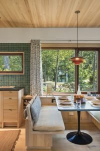 Coastal retreat midcentury inspired house - dining area