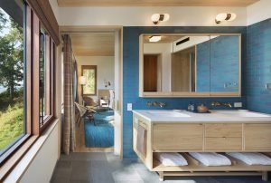 Coastal retreat midcentury inspired house - bathroom