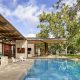 Lakefront modernist house - pool