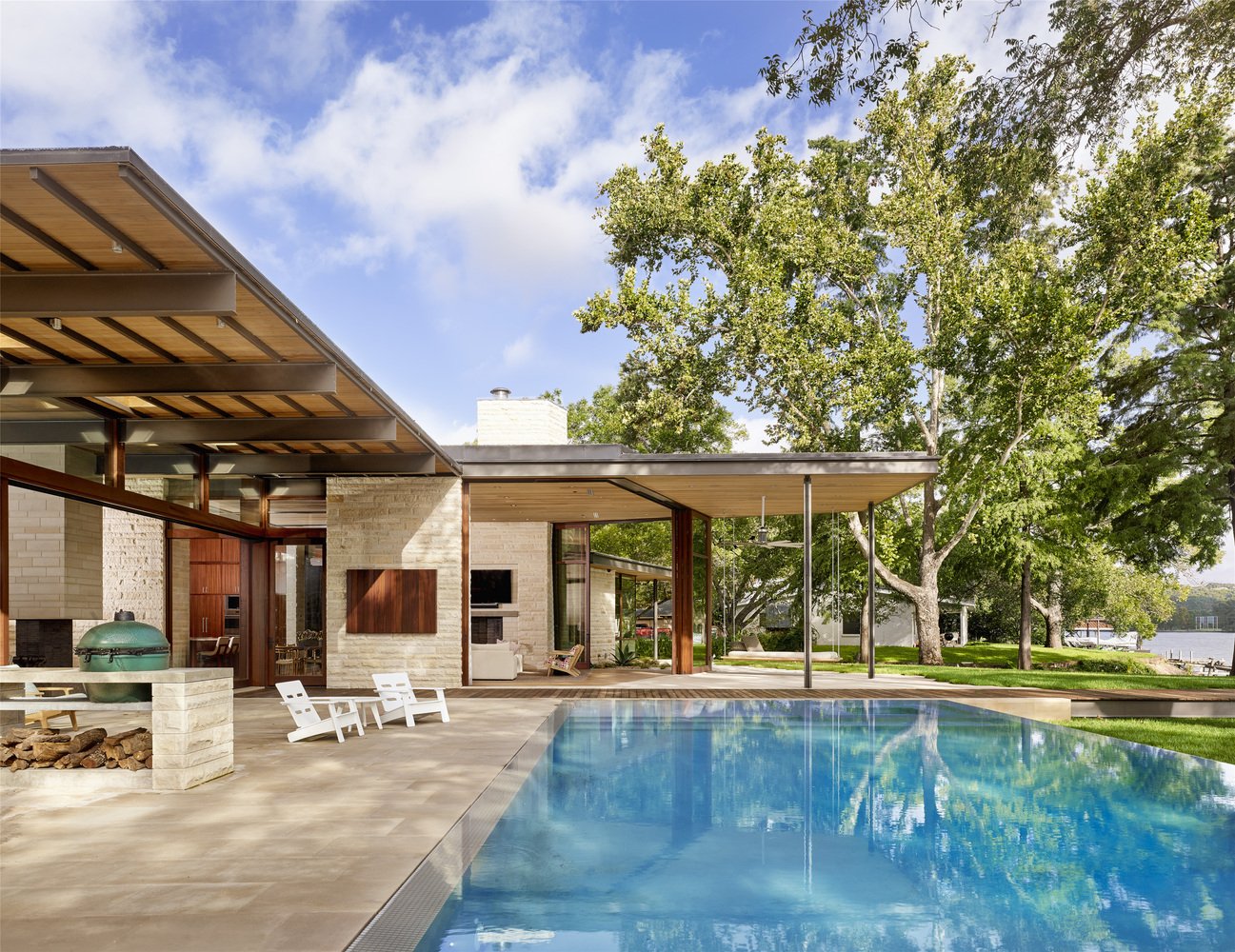 Lakefront modernist house - pool