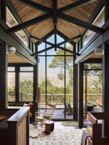 Cozy mid-century home - living