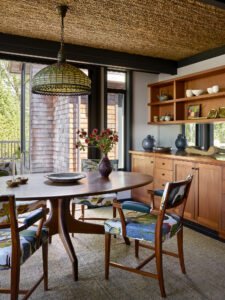 Cozy mid-century home - dining area