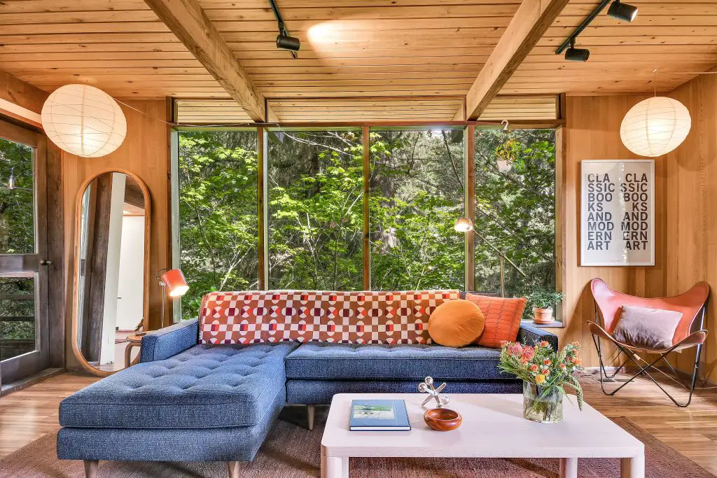 Mid-Century house in the Seattle woods - living room