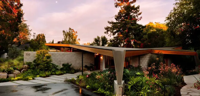 Frank Lloyd wright inspired home. - front