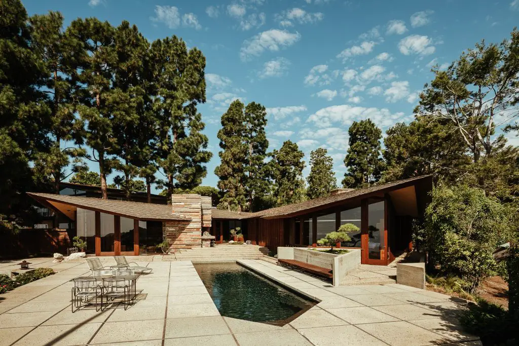 Mid-dcentury modern home on a cliffside - The Anderson Residence - exterior