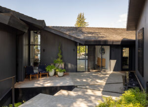 Mid-century isnpired house Mercer Island - entrance