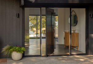 Mid-century isnpired house Mercer Island - entrance