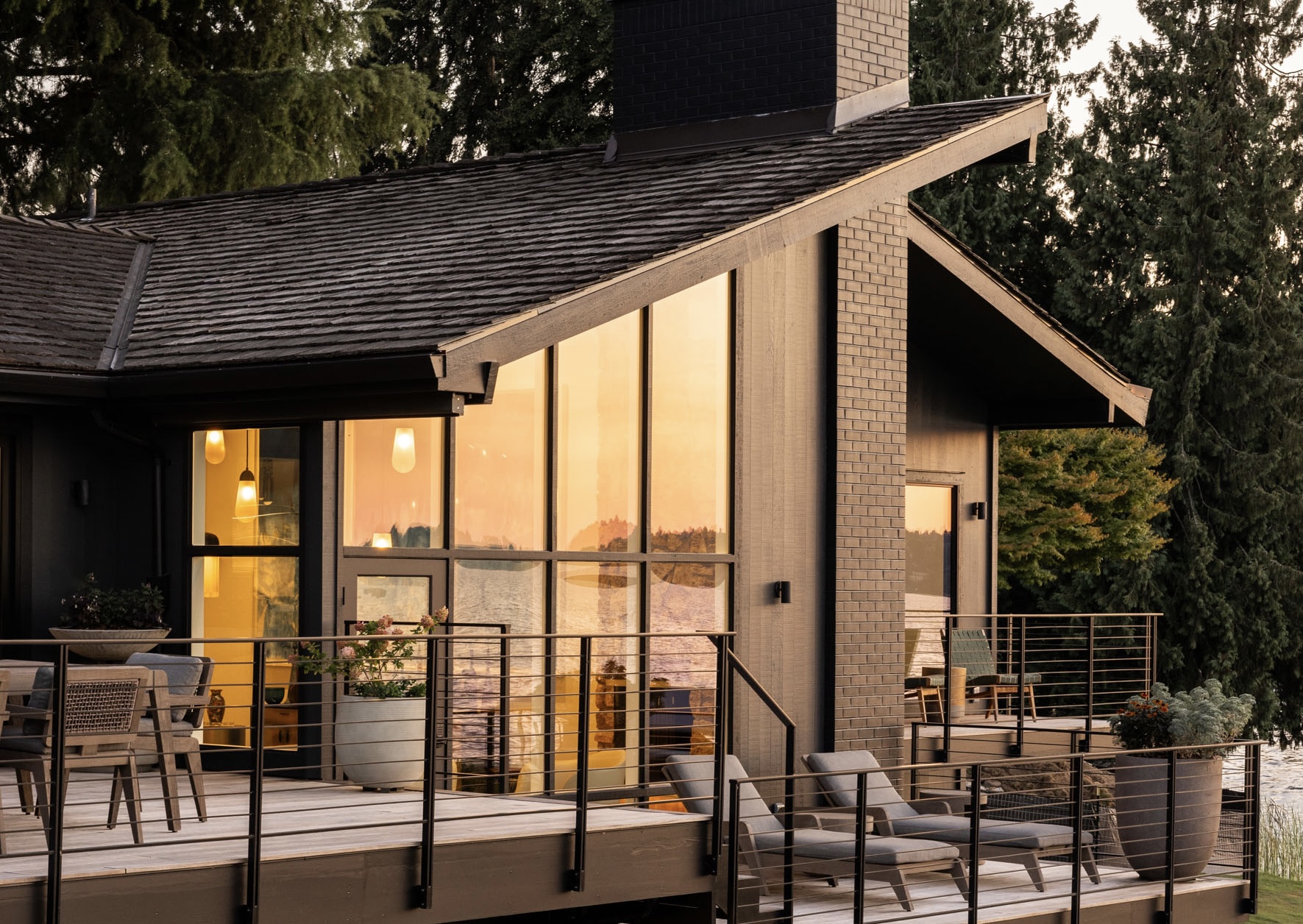 Mid-century isnpired house Mercer Island - exterior