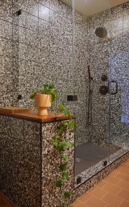 Maple Leaf House - Bathroom