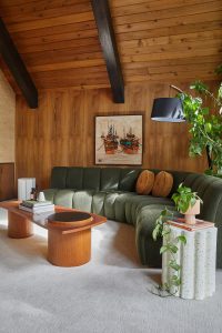 Maple Leaf House - Living Room