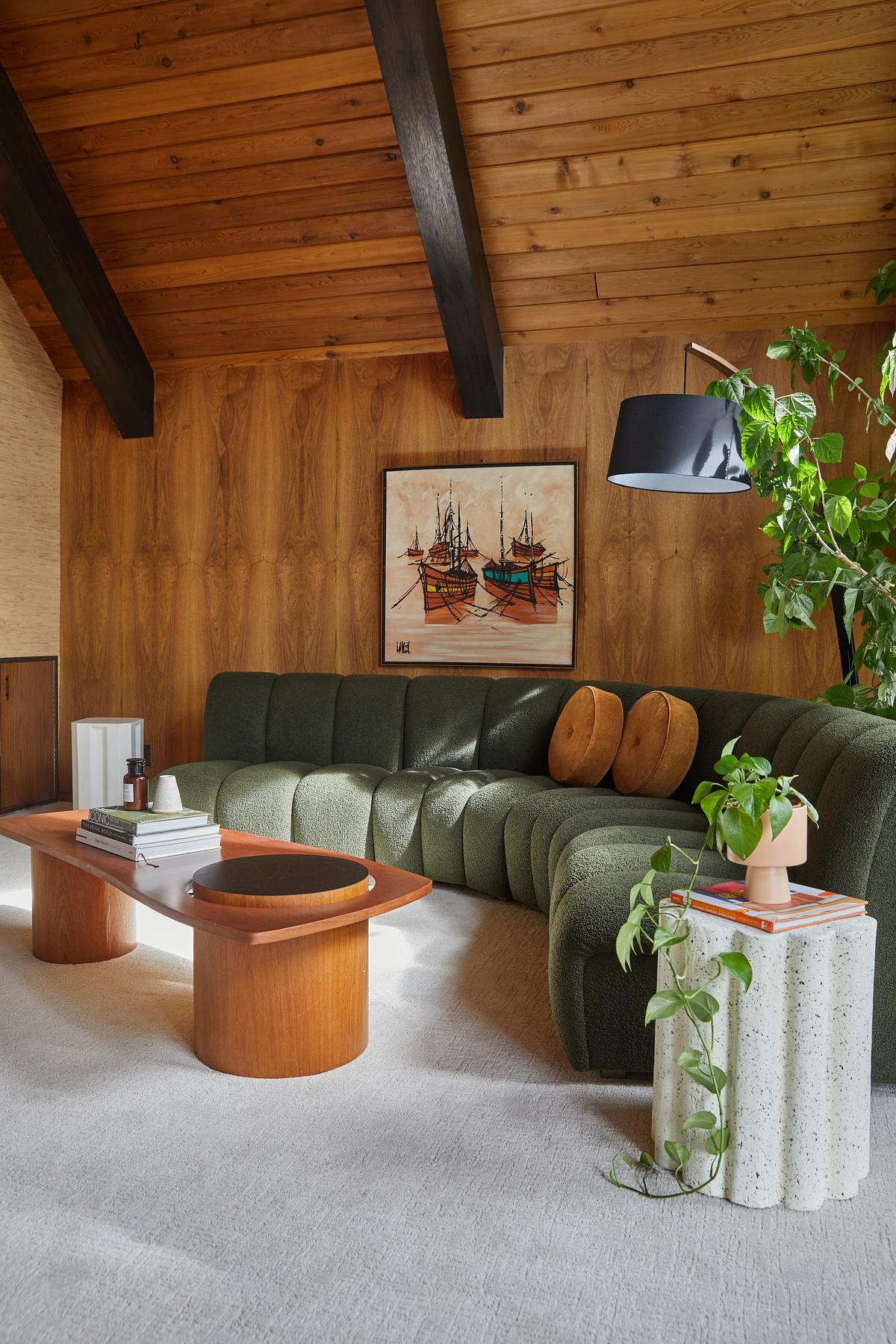 Maple Leaf House - Living Room
