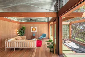 Balmy Palmy House - Living Room