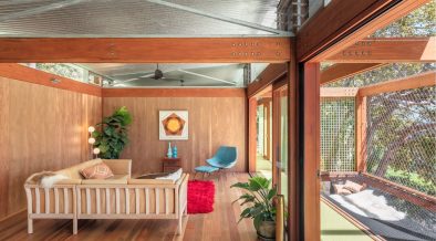 Balmy Palmy House - Living Room