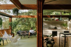 Balmy Palmy House - Outside
