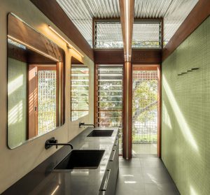 Balmy Palmy House - Bathroom