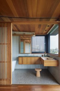 Mid-Century Lightness - Bathroom
